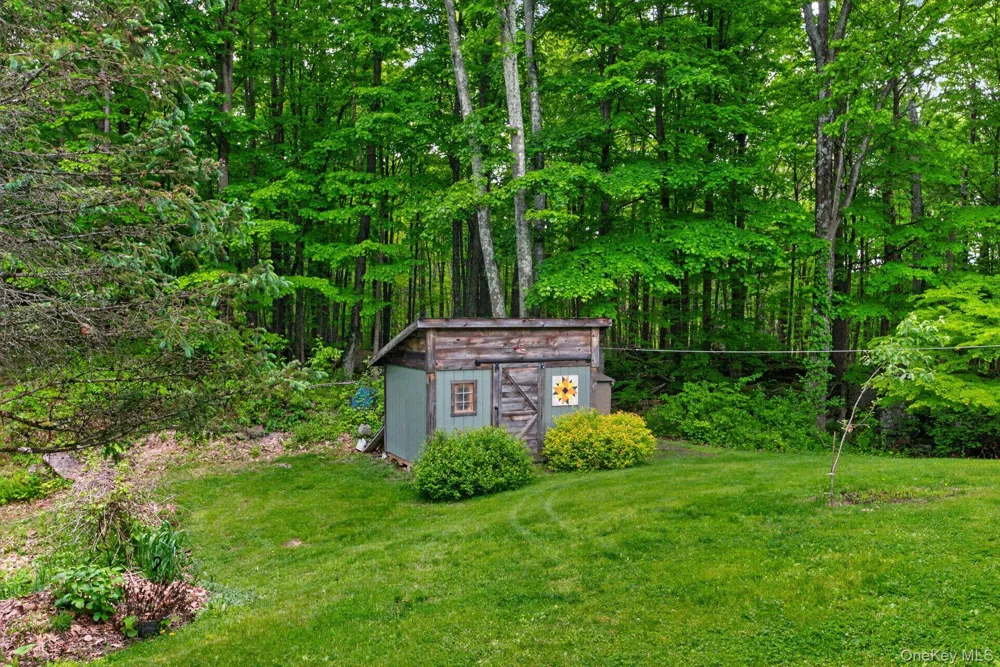101 Tuytenbridge Road Lake Katrine, NY 12449