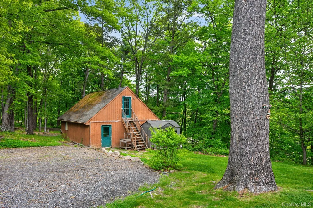 101 Tuytenbridge Road Lake Katrine, NY 12449