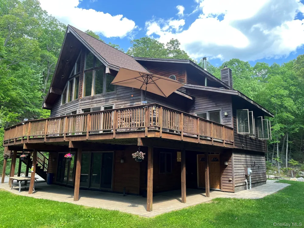 82 Indian Lake Road Putnam Valley, NY 10579
