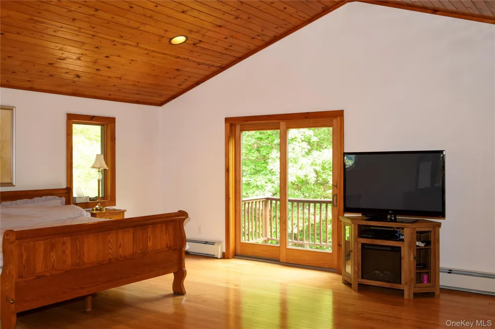 82 Indian Lake Road Putnam Valley, NY 10579
