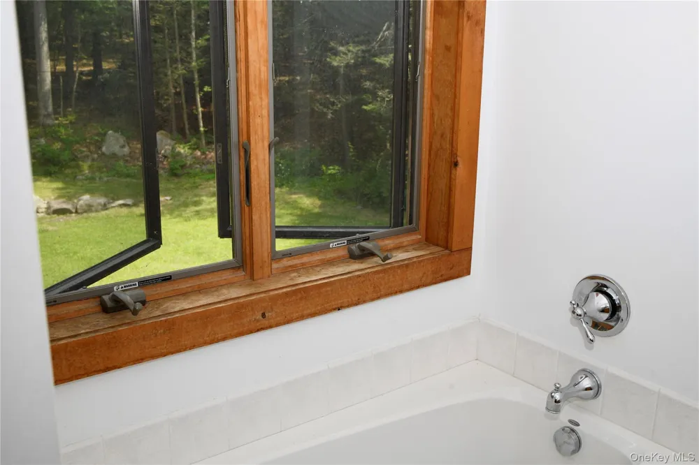 82 Indian Lake Road Putnam Valley, NY 10579