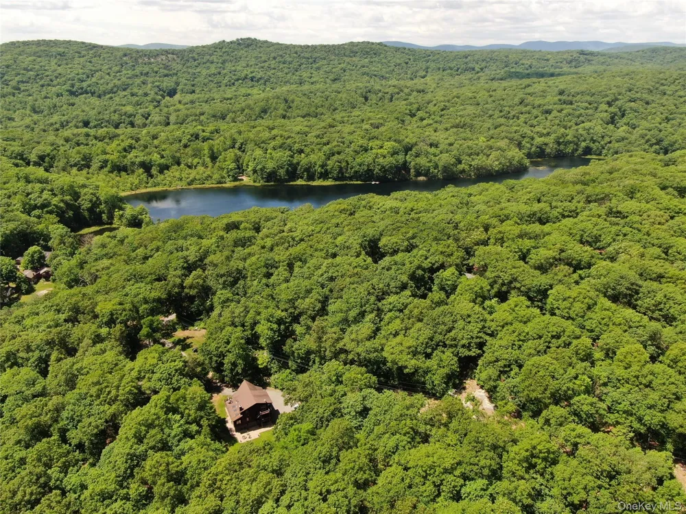 82 Indian Lake Road Putnam Valley, NY 10579