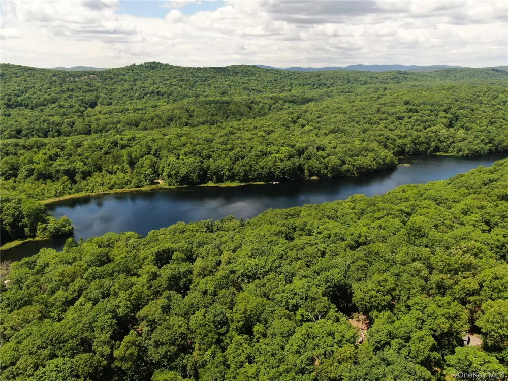 82 Indian Lake Road Putnam Valley, NY 10579