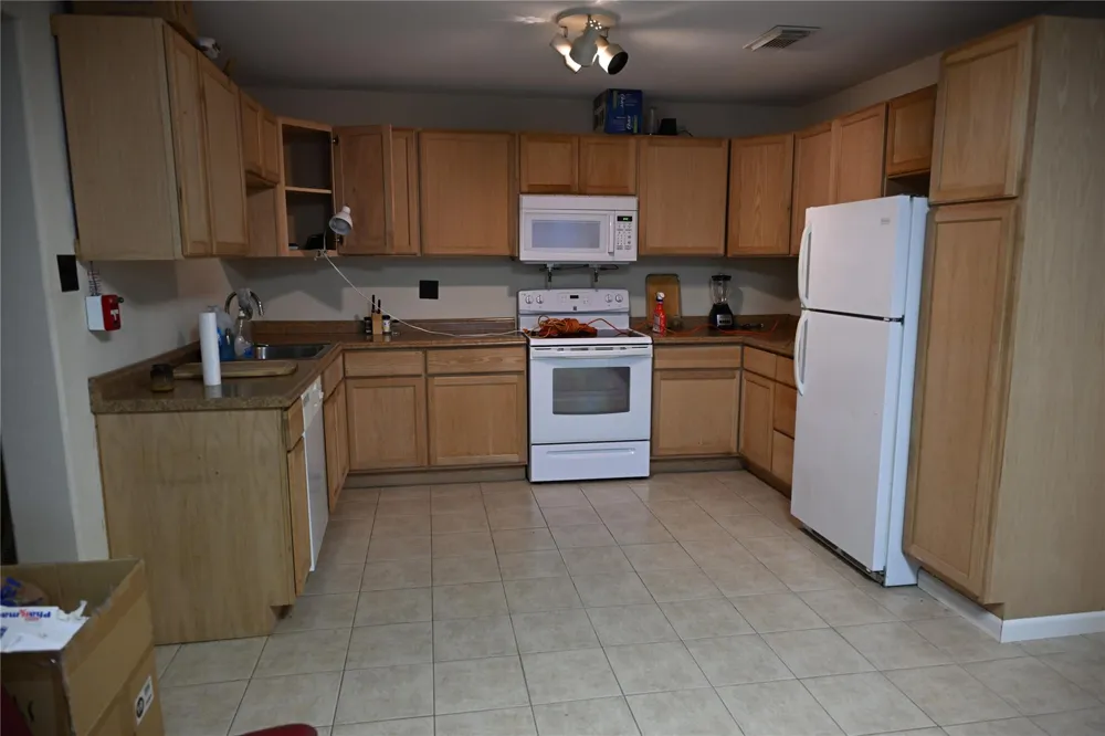 224 E Main Street Clute, TX 77531