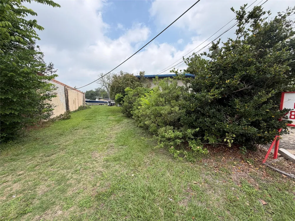 224 E Main Street Clute, TX 77531