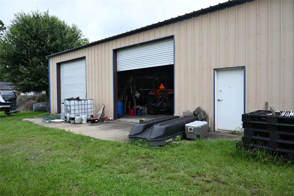 224 E Main Street Clute, TX 77531
