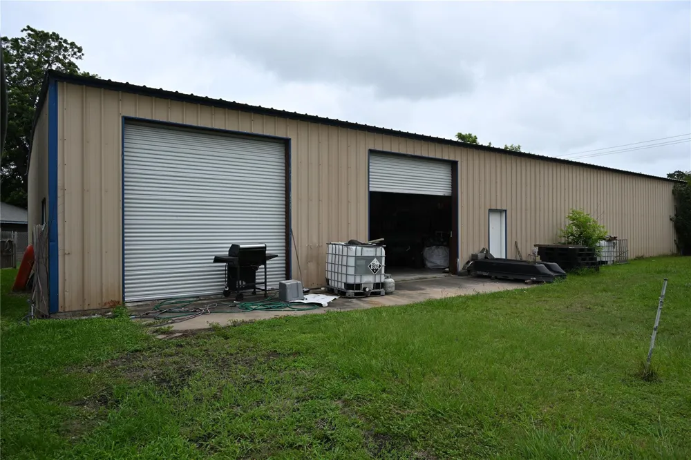 224 E Main Street Clute, TX 77531
