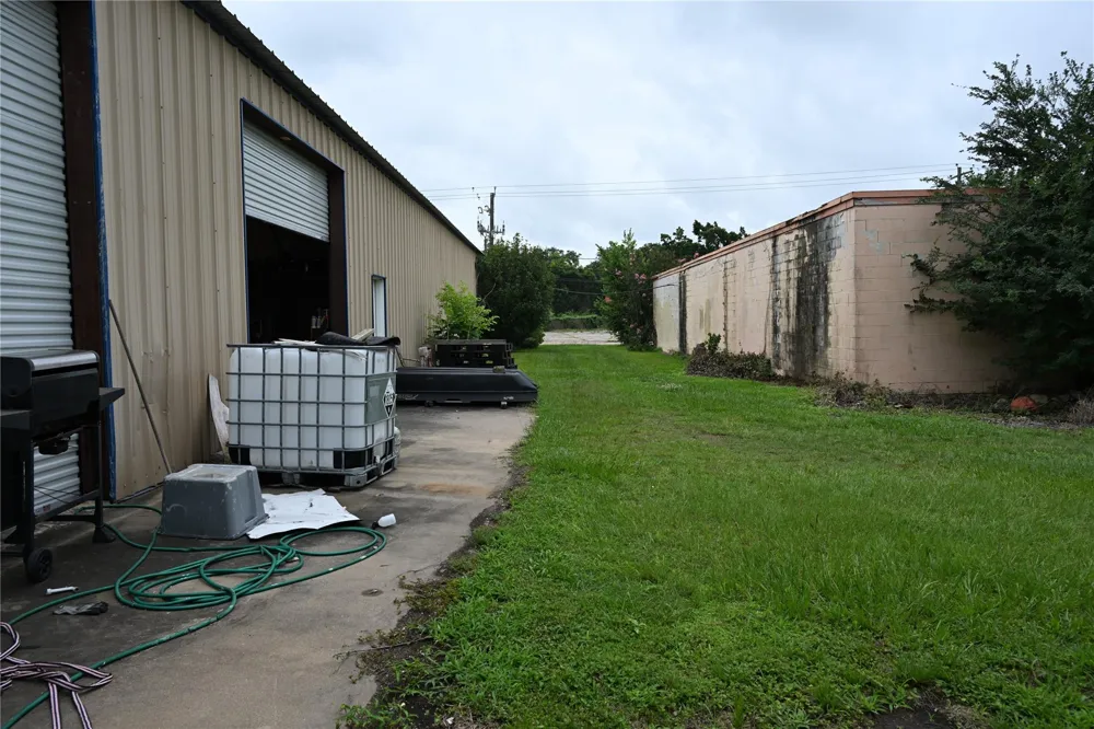 224 E Main Street Clute, TX 77531
