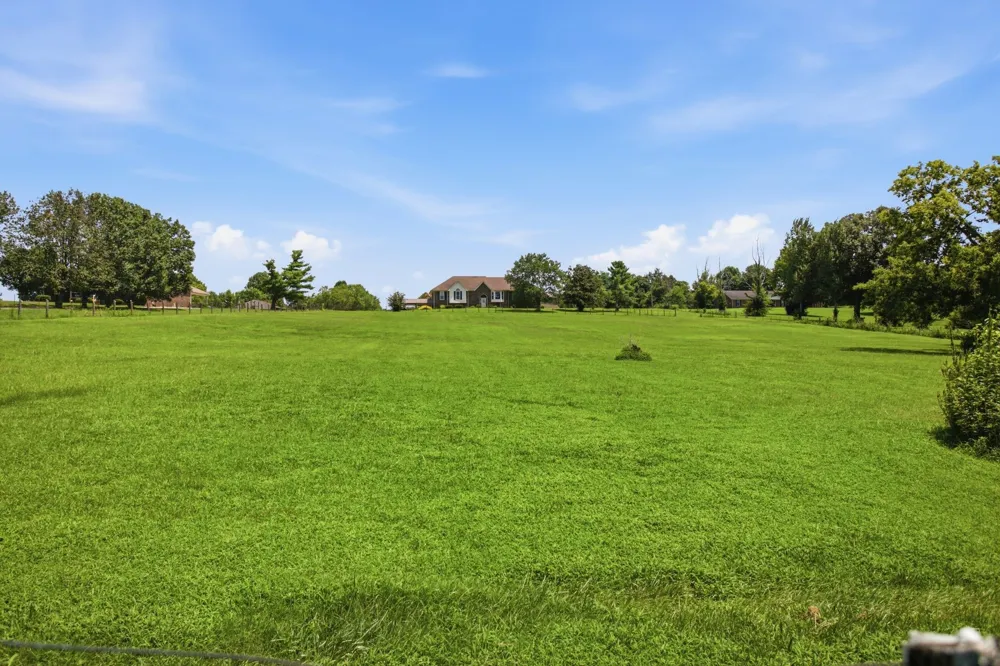 1474 Hardison Road Columbia, TN 38401