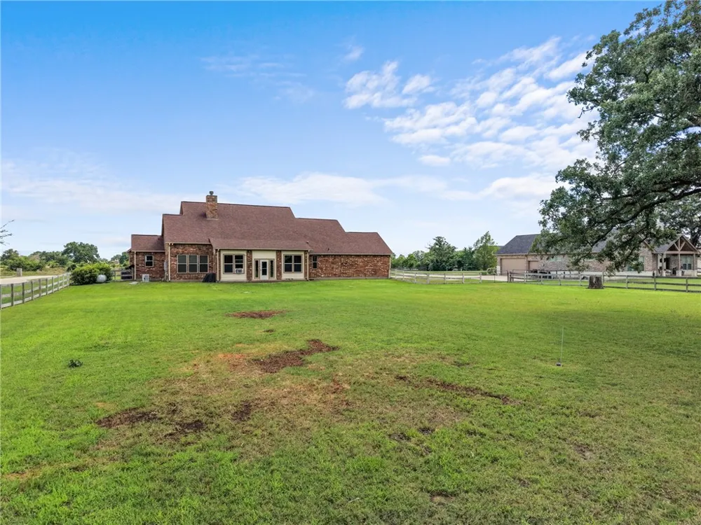 10040 Henley Cove Iola, TX 77861