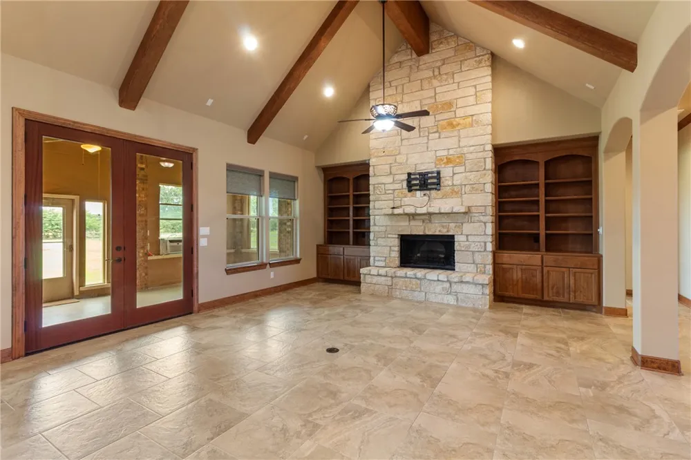 10040 Henley Cove Iola, TX 77861