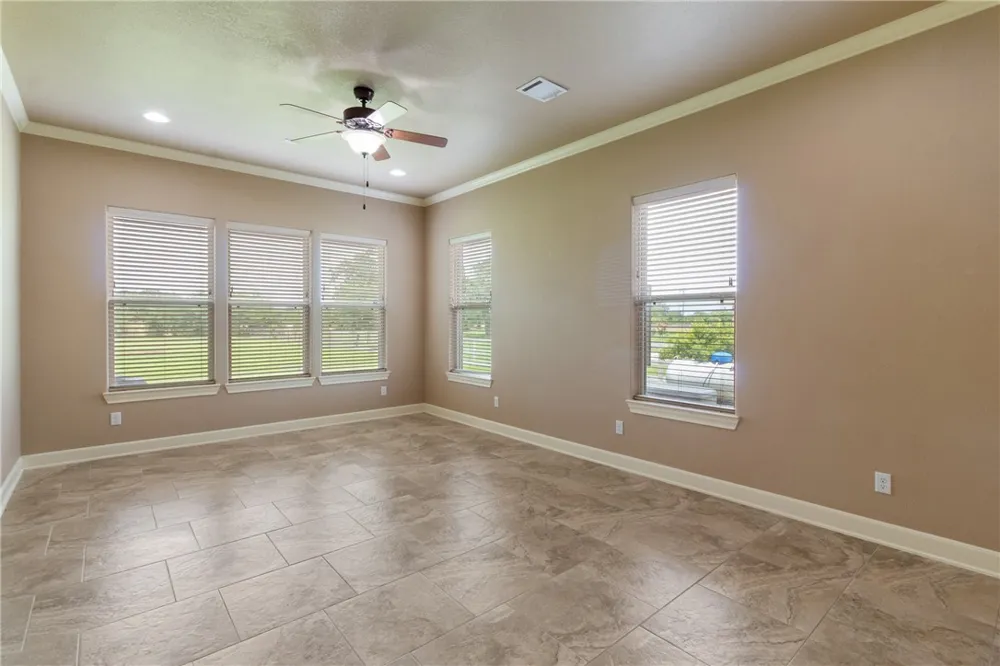 10040 Henley Cove Iola, TX 77861