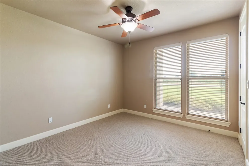 10040 Henley Cove Iola, TX 77861