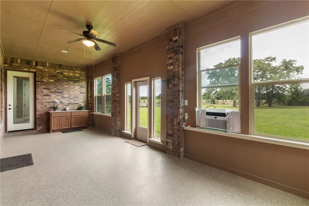10040 Henley Cove Iola, TX 77861
