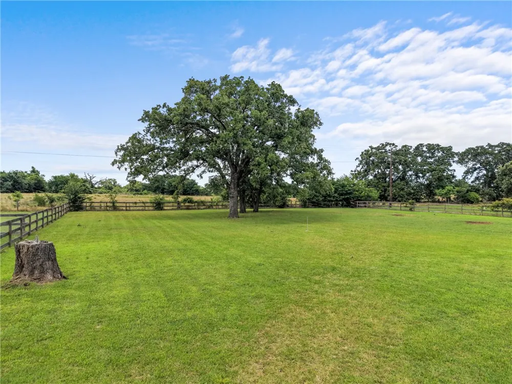 10040 Henley Cove Iola, TX 77861