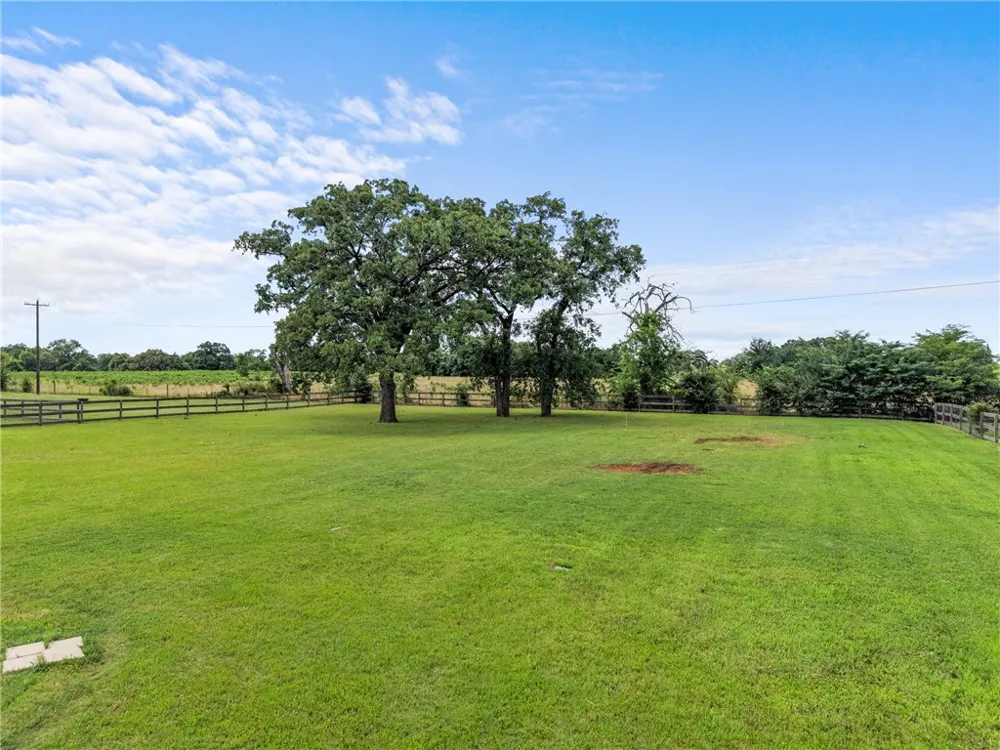 10040 Henley Cove Iola, TX 77861