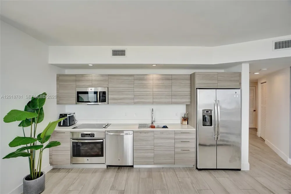 121 NE 34th St #2809 Miami, FL 33137