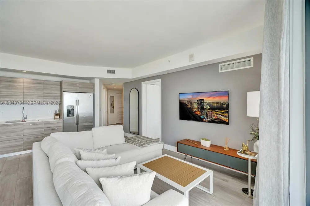 121 NE 34th St #2809 Miami, FL 33137