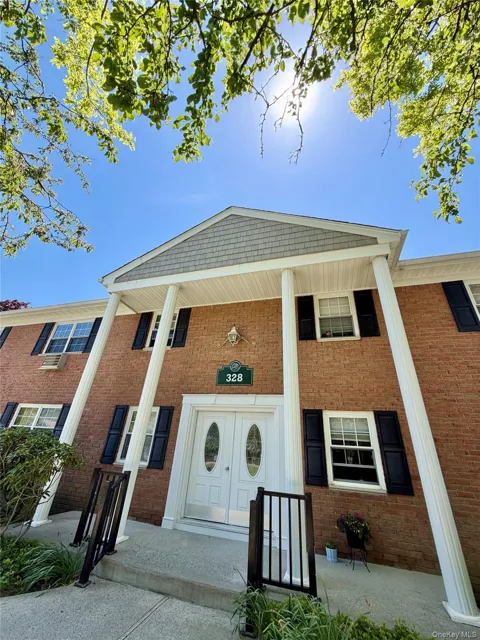 328 Lakeland Avenue #1A