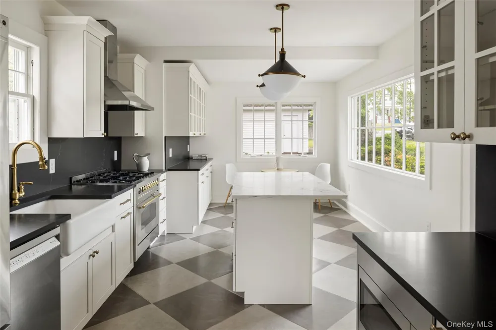 2 Jenkins Parkway #4 Hudson, NY 12534