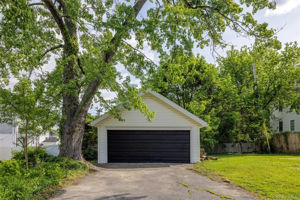 2 Jenkins Parkway #4 Hudson, NY 12534