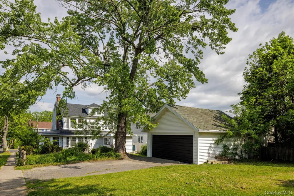 2 Jenkins Parkway #4 Hudson, NY 12534