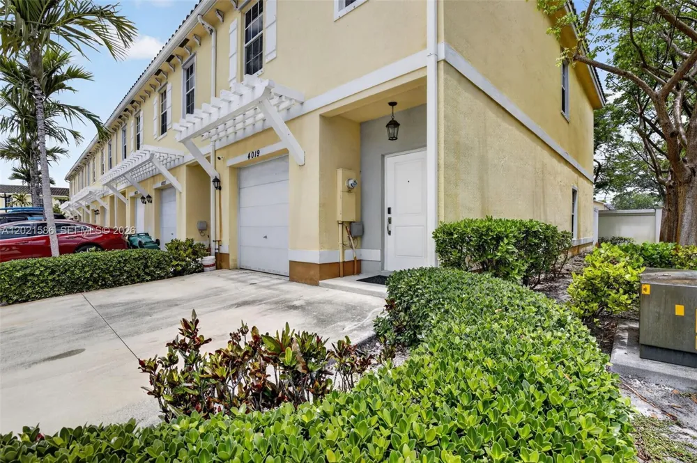 4019 NW 11th Dr Lauderhill, FL 33313
