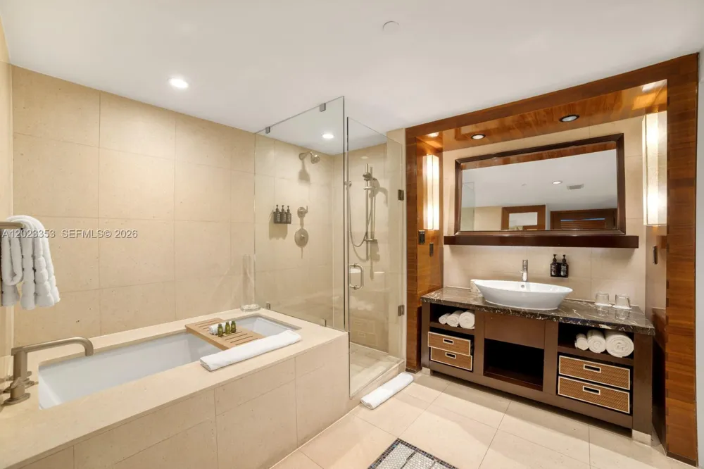 6801 Collins Ave #714 (Door 704) Miami Beach, FL 33141