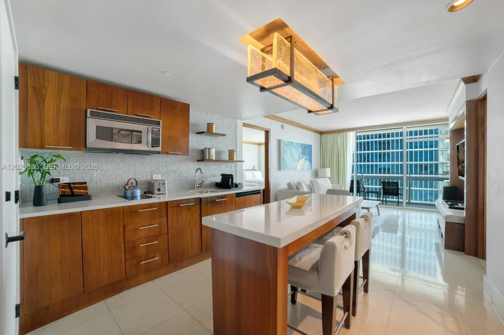 6801 Collins Ave #714 (Door 704) Miami Beach, FL 33141