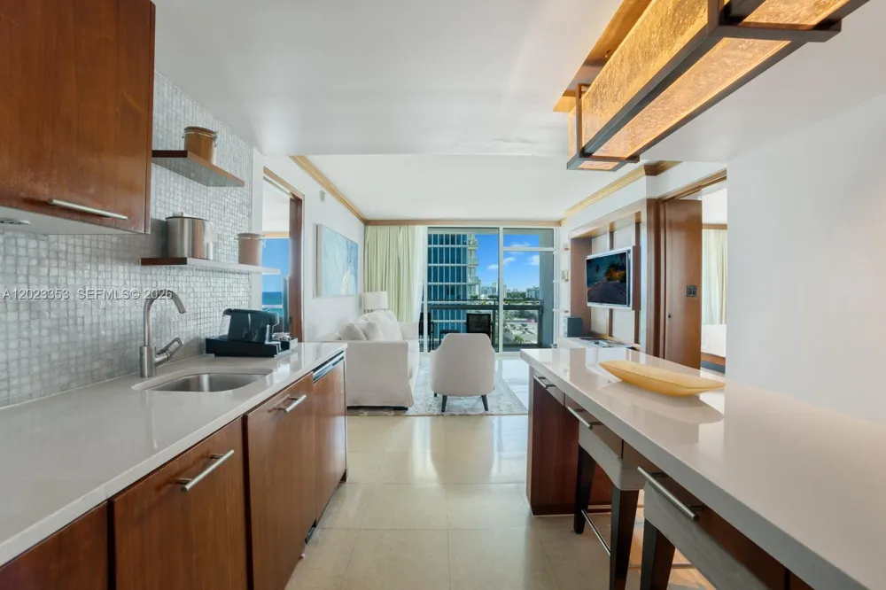 6801 Collins Ave #714 (Door 704) Miami Beach, FL 33141