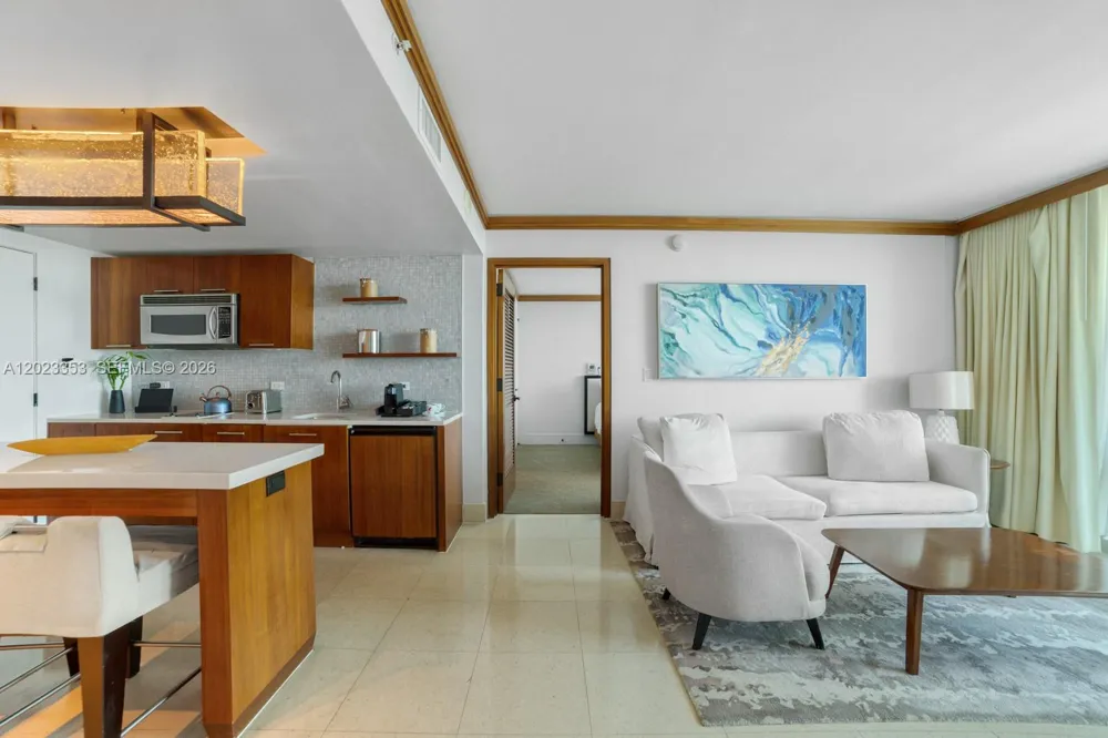 6801 Collins Ave #714 (Door 704) Miami Beach, FL 33141