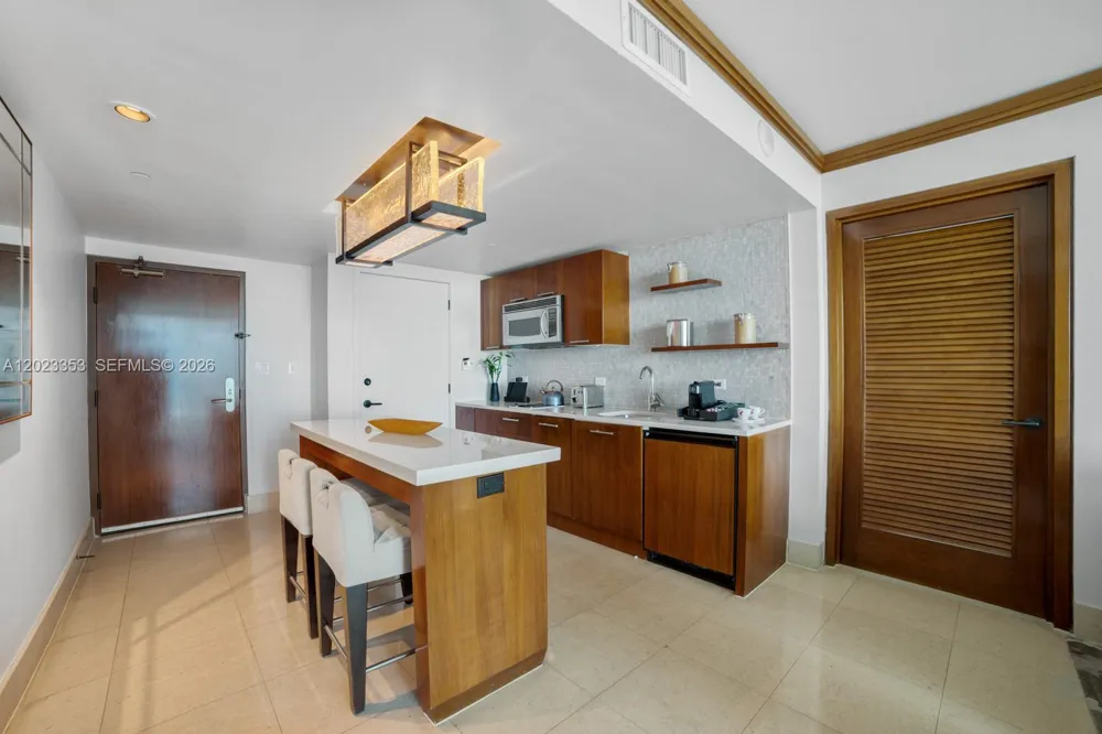 6801 Collins Ave #714 (Door 704) Miami Beach, FL 33141