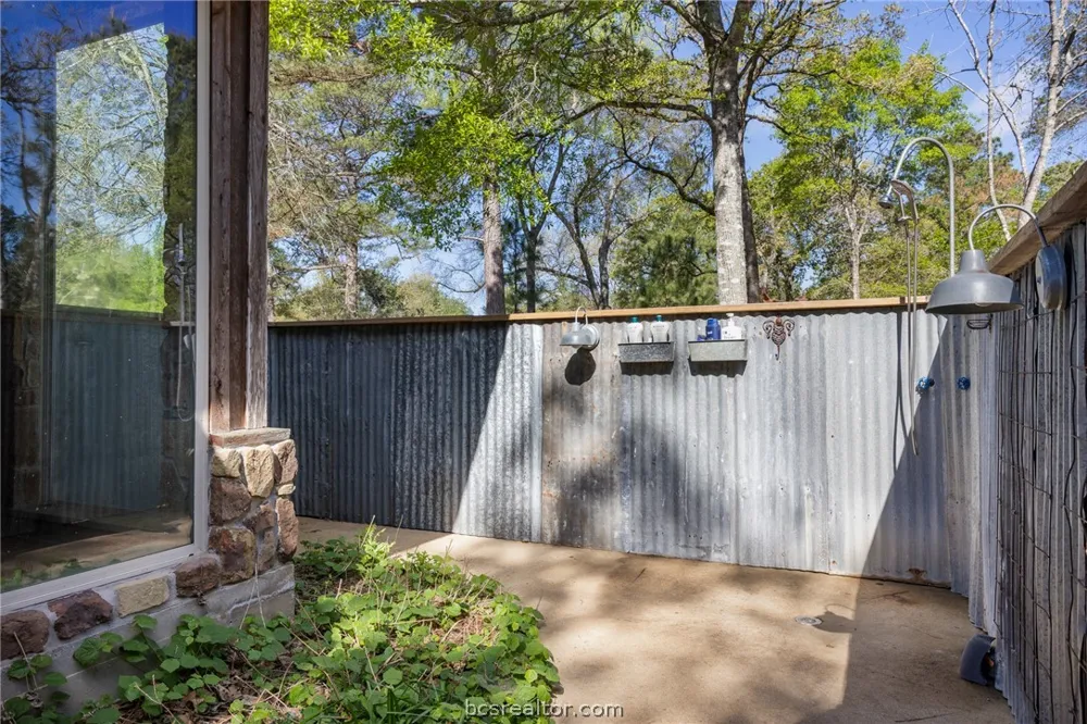 3702 County Road 151 Bedias, TX 77831