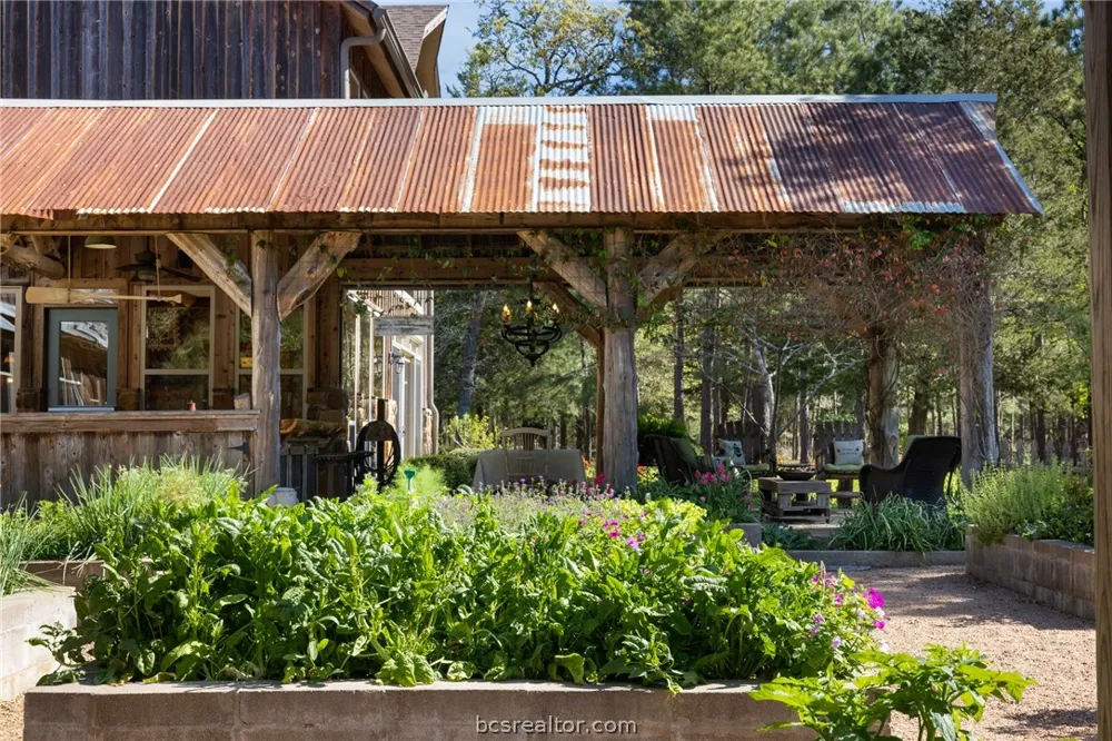3702 County Road 151 Bedias, TX 77831