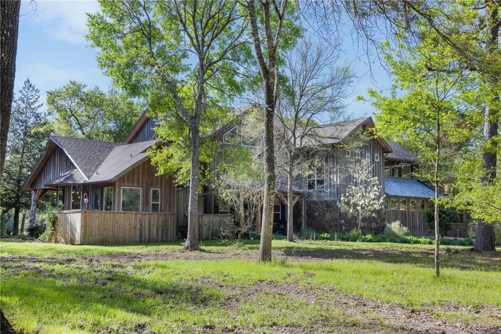 3702 County Road 151 Bedias, TX 77831