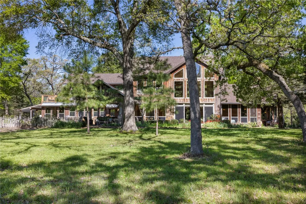 3702 County Road 151 Bedias, TX 77831