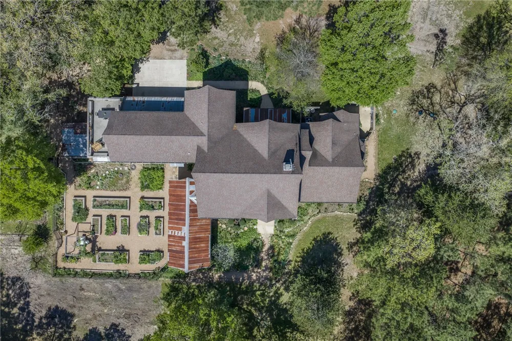 3702 County Road 151 Bedias, TX 77831
