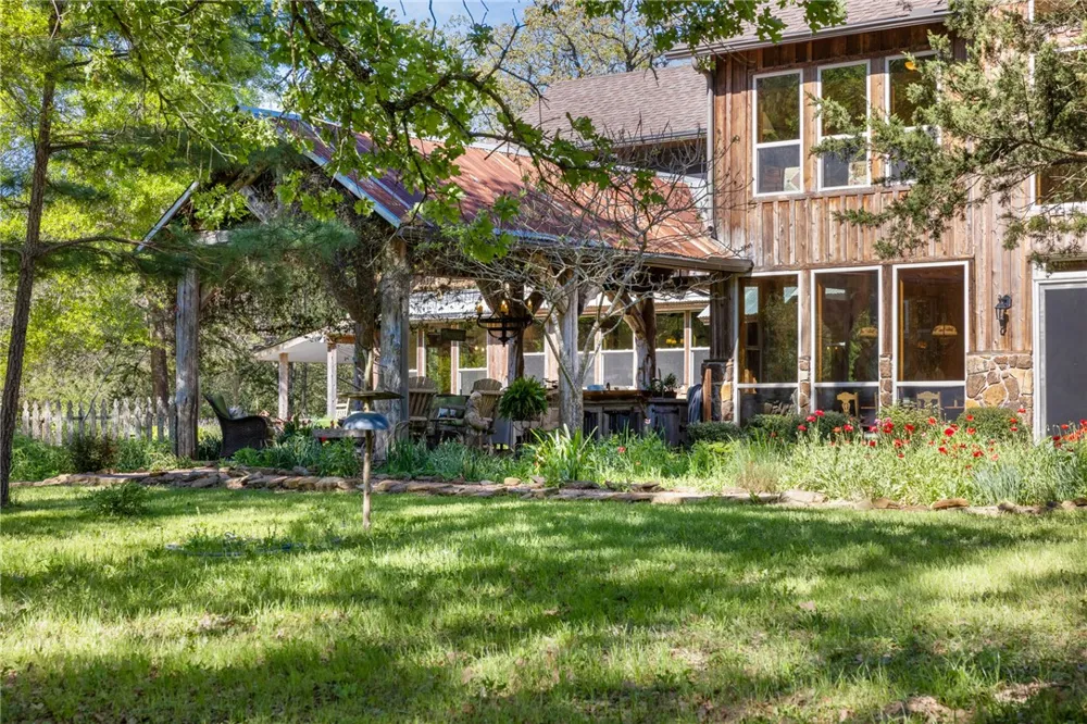 3702 County Road 151 Bedias, TX 77831