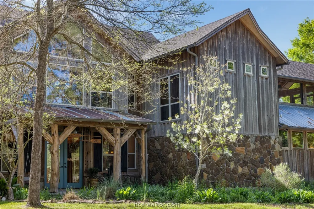 3702 County Road 151 Bedias, TX 77831