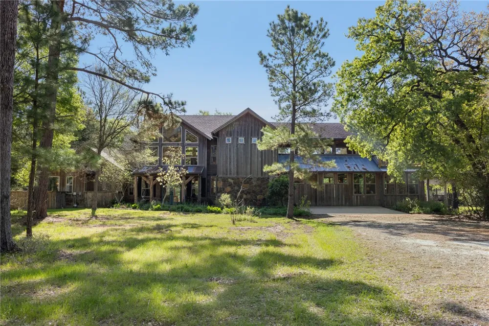 3702 County Road 151 Bedias, TX 77831