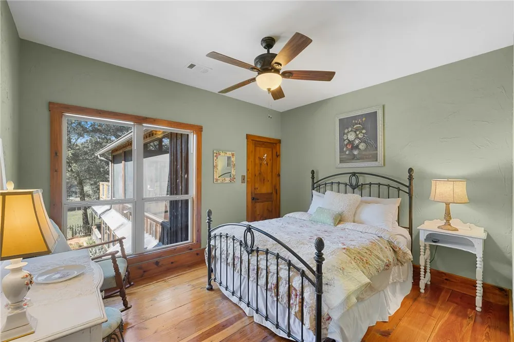 3702 County Road 151 Bedias, TX 77831