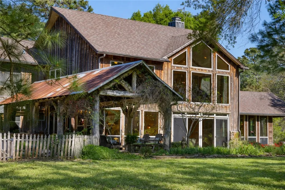 3702 County Road 151 Bedias, TX 77831
