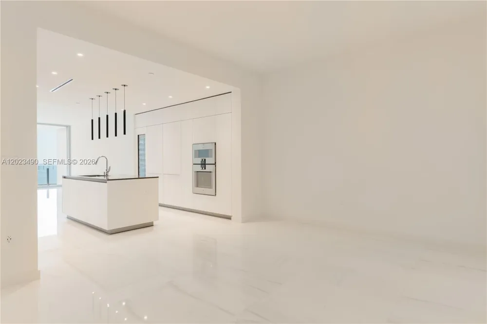 300 Biscayne Blvd Way #1704 Miami, FL 33131
