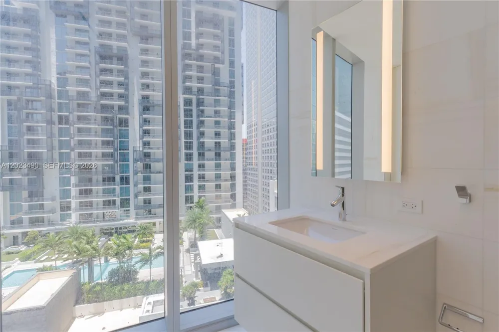 300 Biscayne Blvd Way #1704 Miami, FL 33131