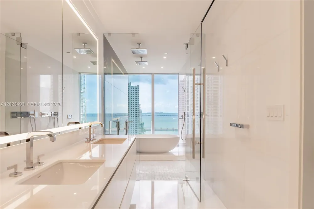 300 Biscayne Blvd Way #1704 Miami, FL 33131