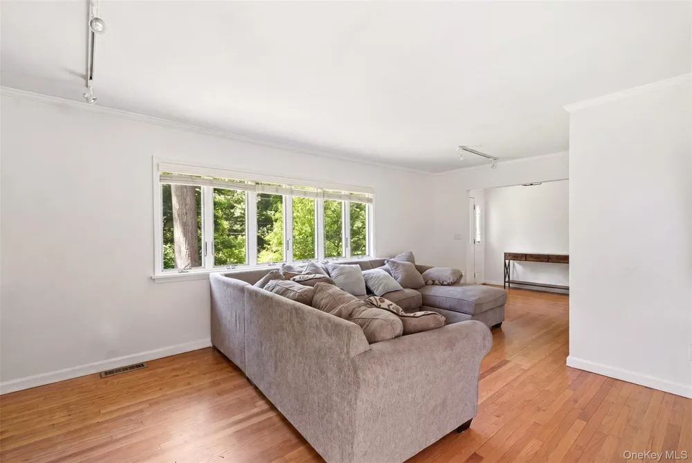 106 Vineyard Road Huntington, NY 11743