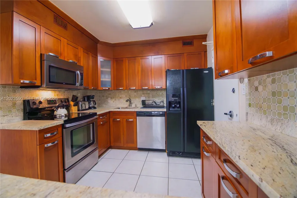 5151 Collins Ave #428 Miami Beach, FL 33140