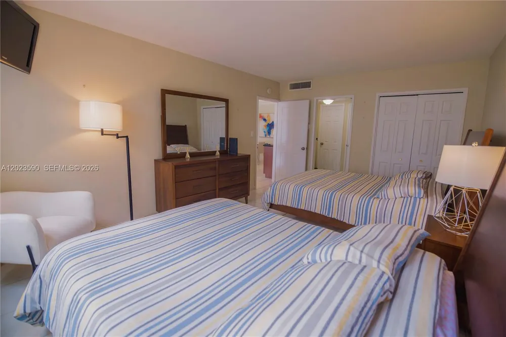 5151 Collins Ave #428 Miami Beach, FL 33140