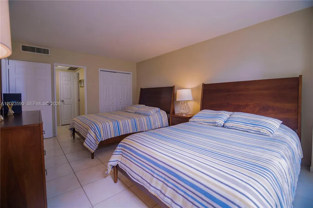 5151 Collins Ave #428 Miami Beach, FL 33140