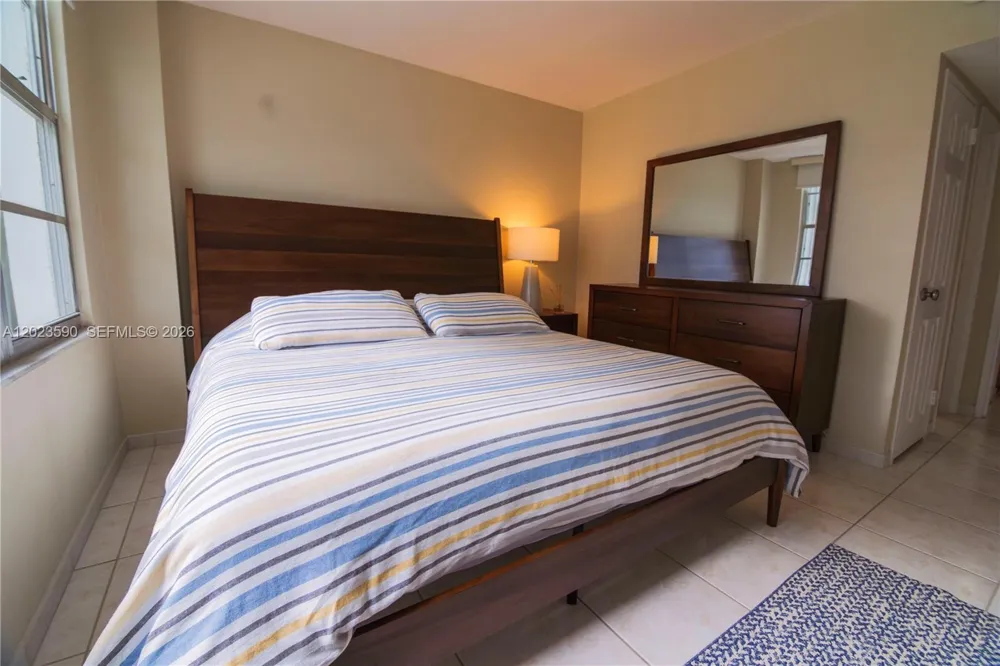 5151 Collins Ave #428 Miami Beach, FL 33140